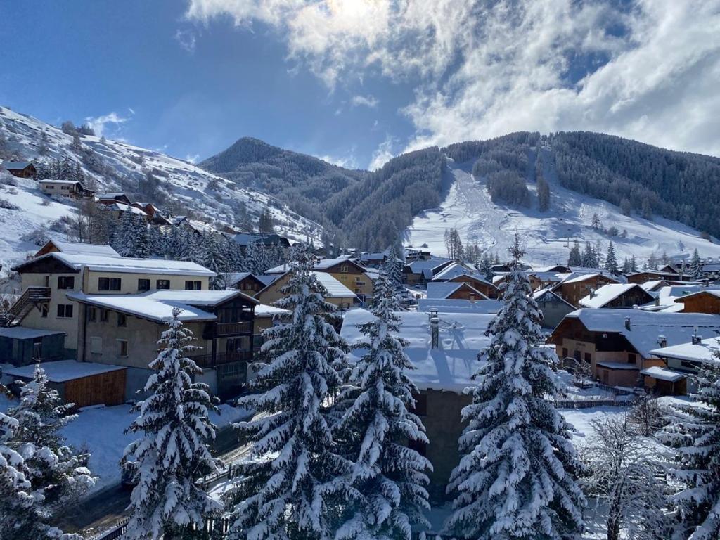 Hotel 16 | 150 Montagne & Spa Nuxe Вар Екстериор снимка