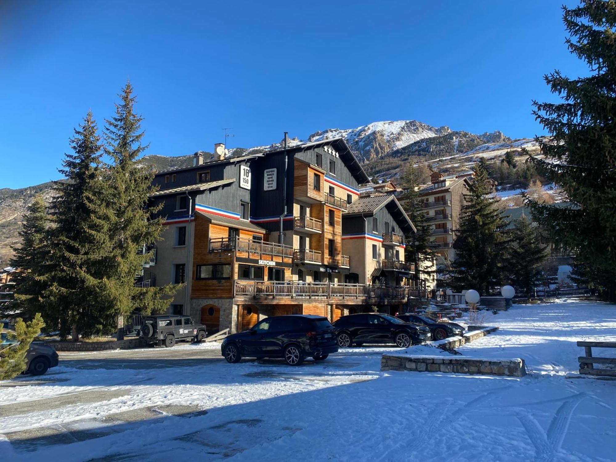 Hotel 16 | 150 Montagne & Spa Nuxe Вар Екстериор снимка